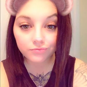 meet your posher, kayla 💀🖤